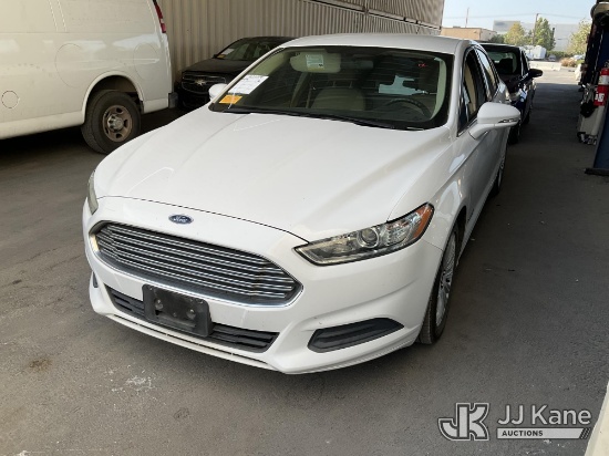 (Jurupa Valley, CA) 2016 Ford Fusion Hybrid 4-Door Sedan Runs & Moves)(Vehicle previously used with