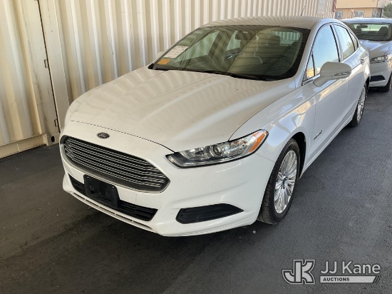 (Jurupa Valley, CA) 2016 Ford Fusion Hybrid 4-Door Sedan Runs & Moves) (Open Manufacturer Recall Num