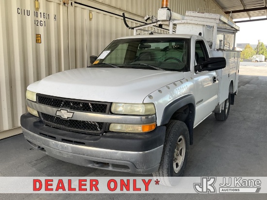 (Jurupa Valley, CA) 2002 Chevrolet Silverado 2500HD Enclosed Service Truck Runs & Moves) (Engine Per