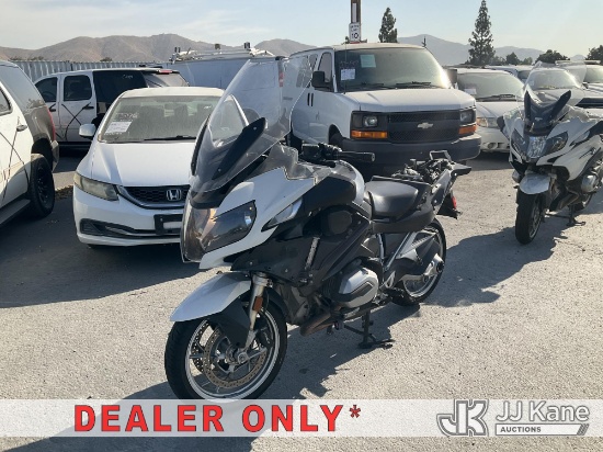 (Jurupa Valley, CA) 2016 BMW R1200RT Motorcycle Runs, Operation Unknown) (Dash Warning Indicators On