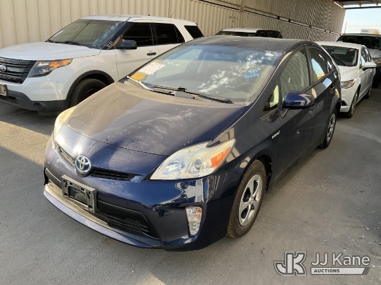 (Jurupa Valley, CA) 2013 Toyota Prius 4-Door Hatch Back Runs & Moves