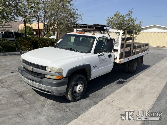 (Jurupa Valley, CA) 2002 Chevrolet Silverado 3500 Flatbed Truck Runs & Moves