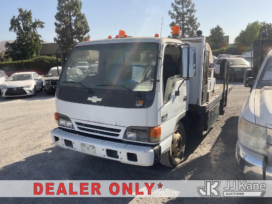 (Jurupa Valley, CA) 2005 Chevrolet W45042 Flatbed Truck Runs & Moves) (Dash Warning Indicators On