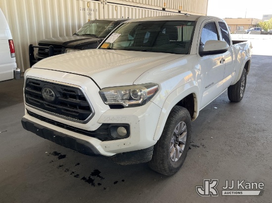 (Jurupa Valley, CA) 2018 Toyota Tacoma Extended-Cab Pickup Truck Runs & Moves) (Missing Exterior Dri