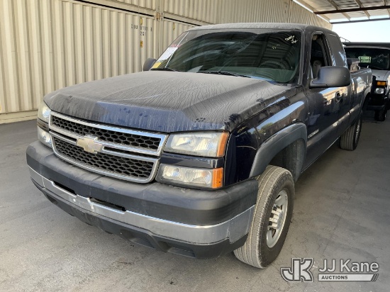 (Jurupa Valley, CA) 2006 Chevrolet Silverado 2500HD Extended-Cab Pickup Truck Runs & Moves