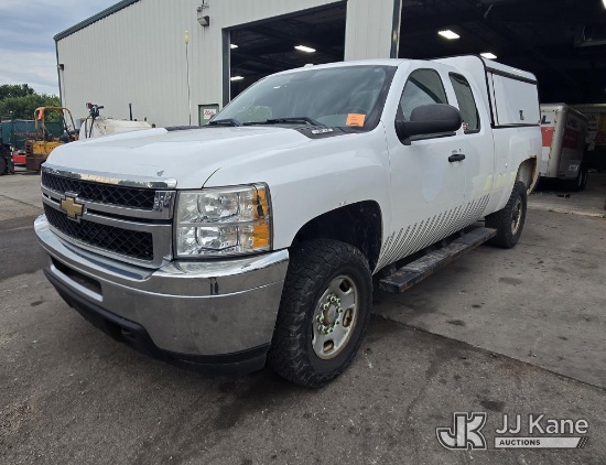 (Oshkosh, WI) 2011 Chevrolet Silverado 2500HD Extended-Cab Pickup Truck Runs & Does Not Move) (Trans