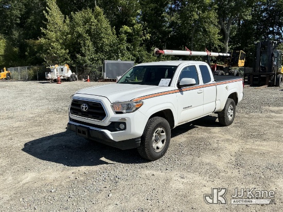 (Shrewsbury, MA) 2016 Toyota Tacoma 4x4 Extended-Cab Pickup Truck Runs & Moves)(Seller States: Engin