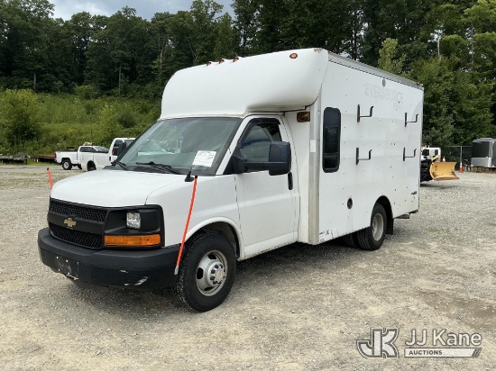 (Shrewsbury, MA) 2012 Chevrolet Express G3500 Cargo Van Runs & Moves ) (Windshield Defect