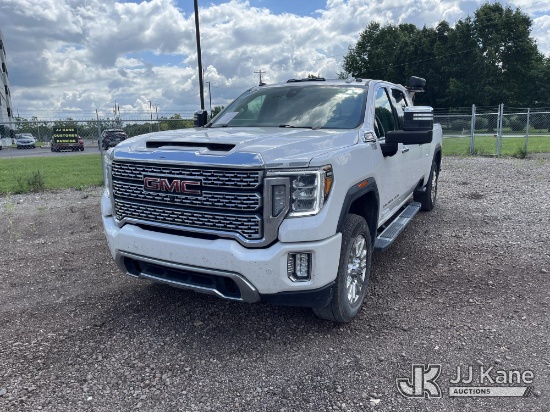 (Louisville, OH) 2021 GMC Sierra Denali 2500HD Crew-Cab Pickup Truck Runs & Moves) (Exterior Defects
