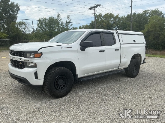 (Fort Wayne, IN) 2019 Chevrolet Silverado 1500 4x4 Extended-Cab Pickup Truck Runs & Moves) (Hood Lat