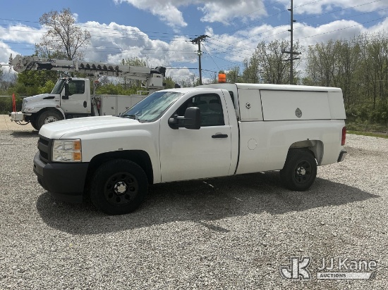 (Fort Wayne, IN) 2013 Chevrolet Silverado 1500 Pickup Truck Runs & Moves) (Dash Warning Indicators O