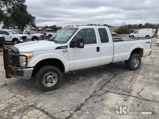 (South Beloit, IL) 2012 Ford F-350 SD Extended-Cab Pickup Truck Runs & Moves) (Battery Light On, (re