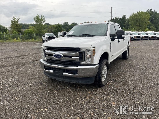 (Louisville, OH) 2019 Ford F250 4x4 Crew-Cab Pickup Truck Runs & Moves) (Collision Issues, Dash Warn