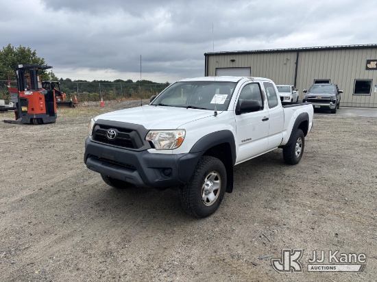 (Shrewsbury, MA) 2013 Toyota Tacoma Access Cab Extended-Cab Pickup Truck Runs & Moves) (Corrosion