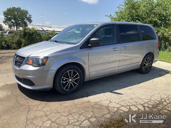 (South Beloit, IL) 2015 Dodge Grand Caravan SE Mini Passenger Van Runs & Moves) (Missing Rear Seats
