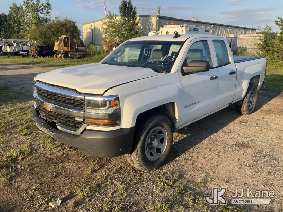 (Bellport, NY) 2017 Chevrolet Silverado 1500 Extended-Cab Pickup Truck Runs & Moves) (Dash Warning L