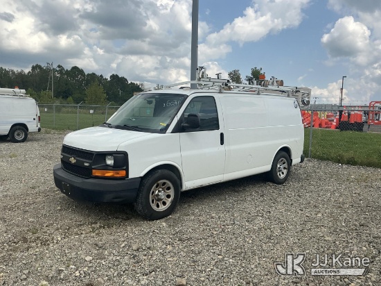 (Louisville, OH) 2014 Chevrolet Express 1500 AWD Cargo Van Not Running, Condition Unknown)( Dash War