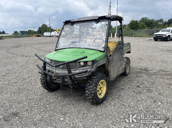 (Louisville, OH) 2020 John Deere Gator XUV835M All-Terrain Vehicle Runs & Does Not Move) (Exterior D