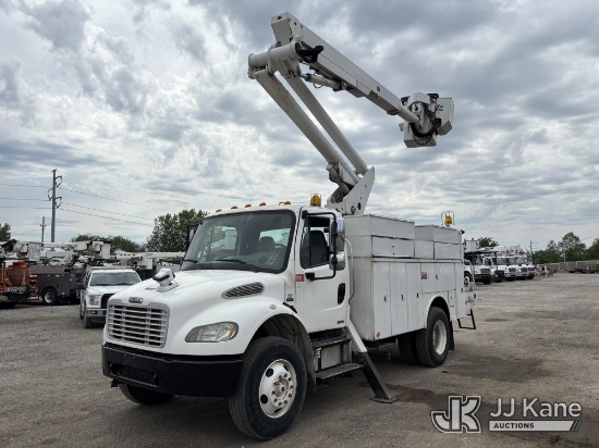 (Plymouth Meeting, PA) Altec TA45, Articulating & Telescopic Bucket Truck center mounted on 2004 Fre