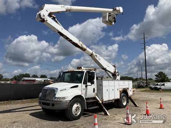 (Charlotte, MI) Altec AA755L, Articulating Material Handling Bucket Truck rear mounted on 2006 Inter