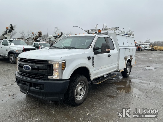 (Plymouth Meeting, PA) 2019 Ford F350 4x4 Extended-Cab Enclosed Service Truck Runs & Moves) (Dash Wa