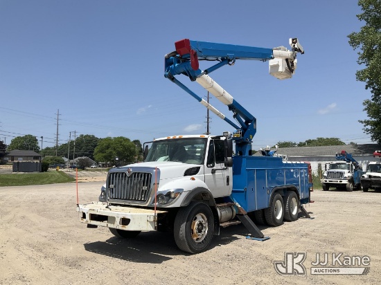 (Charlotte, MI) HiRanger TL55, Articulating & Telescopic Material Handling Bucket Truck center mount