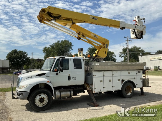 (Neenah, WI) Altec TA55, Articulating & Telescopic Material Handling Bucket Truck center mounted on