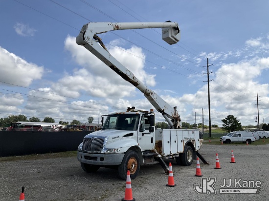 (Charlotte, MI) Altec AA755L, Articulating Non-Over Center Bucket Truck rear mounted on 2008 Interna