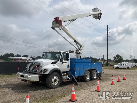 (Charlotte, MI) HiRanger TL55, Articulating & Telescopic Material Handling Bucket Truck center mount