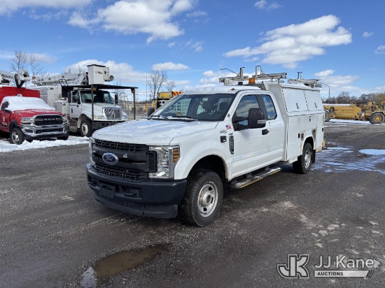 (Plymouth Meeting, PA) 2019 Ford F350 4x4 Extended-Cab Enclosed Service Truck Runs & Moves) (Dash Wa