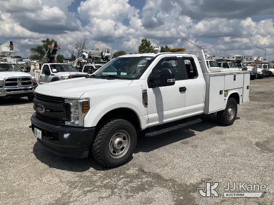 (Plymouth Meeting, PA) 2019 Ford F350 4x4 Extended-Cab Service Truck Runs & Moves