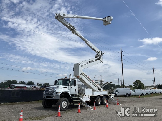 (Charlotte, MI) Altec AM900-E100, Double-Elevator Bucket Truck rear mounted on 2003 International 74