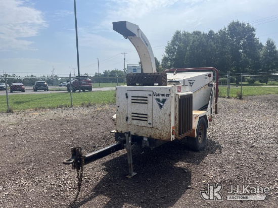 (Louisville, OH) 2015 Vermeer BC1000XL Chipper (12in Drum) Runs & Operations) (Seller States: Exhaus