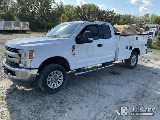 (Hobart, IN) 2019 Ford F-350 SD Extended-Cab Service Truck Runs & Moves) (Exterior Defects- Visible