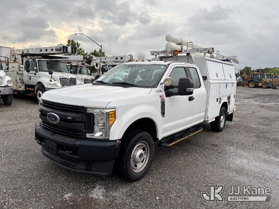 (Plymouth Meeting, PA) 2017 Ford F350 4x4 Extended-Cab Enclosed Service Truck Runs & Moves) (Engine