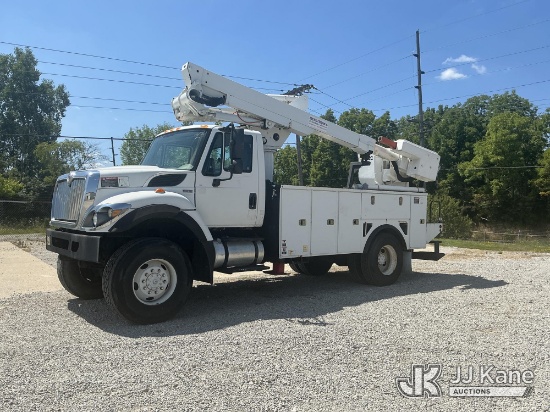 (Fort Wayne, IN) Altec TA41M, Articulating & Telescopic Material Handling Bucket Truck mounted behin
