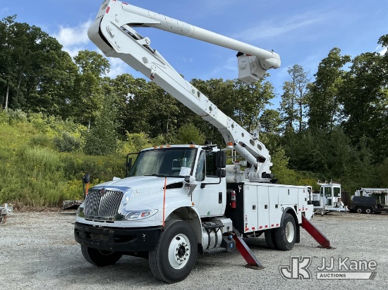 (Shrewsbury, MA) Altec AN55E-OC, Material Handling Bucket Truck rear mounted on 2017 International 4