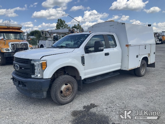 (Plymouth Meeting, PA) 2017 Ford F350 4x4 Extended-Cab Service Truck Runs & Moves) (Dash Warning Ind