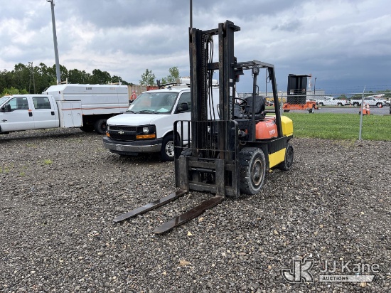 (Louisville, OH) 1998 Toyota 52-6FGU45 Pneumatic Tired Forklift Not Running, Condition Unknown