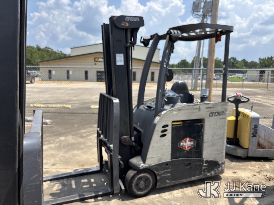 (Conway, AR) 2009 Crown Stand-Up Forklift Conditions Unknown, Operates But Does Not Move