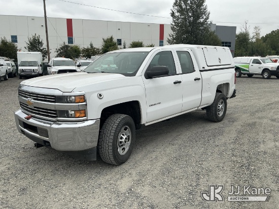 (Portland, OR) 2015 Chevrolet Silverado 2500HD 4x4 Extended-Cab Pickup Truck Runs & Moves) (Interior