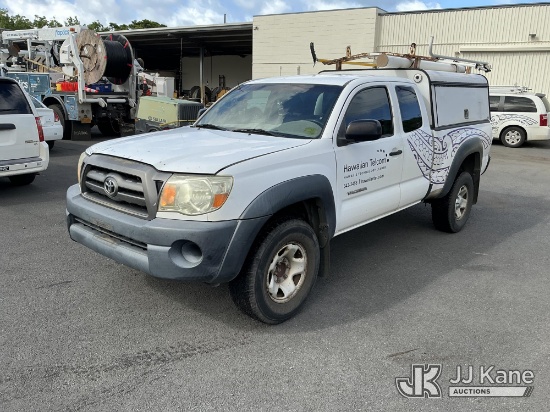 (Kaneohe, HI) 2009 Toyota Tacoma Extended-Cab Pickup Truck Runs & Moves) (Drivers Side Door Hinge Mi