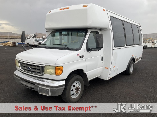 (Las Vegas, NV) 2005 Ford E450 Passenger Bus Runs & Moves) (Dash Warning Indicator On