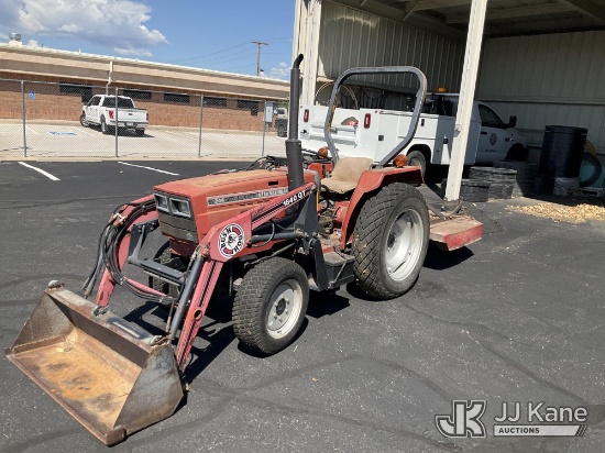 (Colorado Springs, CO) 1985 INTERNATIONAL HARVESTOR 244 Utility Tractor Loader Runs, Moves & Operate