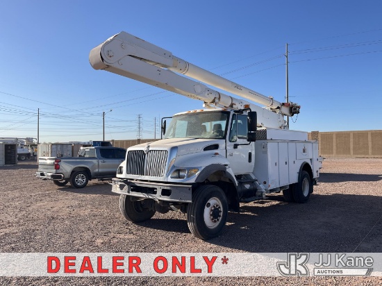(Avondale, AZ) Altec AA755L, Material Handling Bucket Truck rear mounted on 2007 International 7300