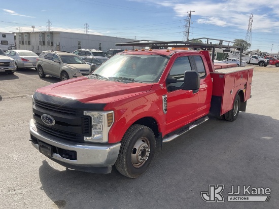 (Sacramento, CA) 2019 Ford F-350 SD Extended-Cab Enclosed Service Truck Runs & Moves) (Dash Warning