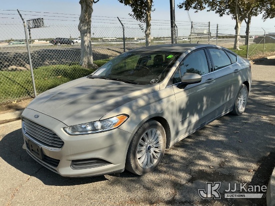 (Dixon, CA) 2015 Ford Fusion Hybrid S 4-Door Sedan Runs & Moves