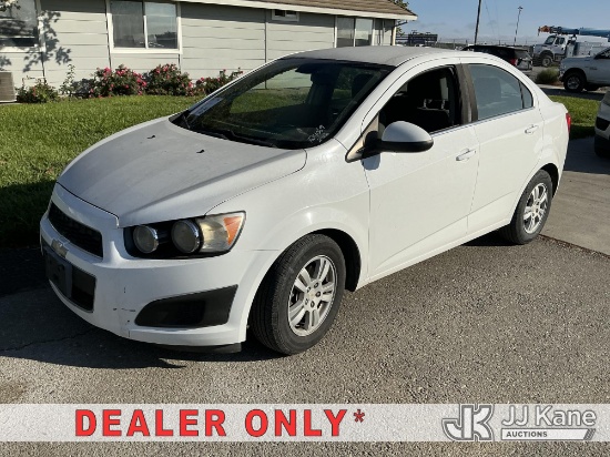 (Dixon, CA) 2012 Chevrolet Sonic 2LT Sedan 4-Door Sedan Runs & Moves)(Dash Warning Indicators On-Oil