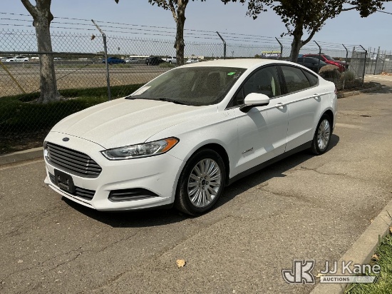 (Dixon, CA) 2014 Ford Fusion Hybrid S 4-Door Sedan Runs & Moves