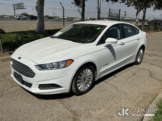 (Dixon, CA) 2016 Ford Fusion Hybrid SE 4-Door Sedan Runs & Moves